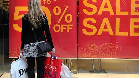 Αυτές είναι οι ημερομηνίες των εκπτώσεων, της Black Friday και της Cyber Monday