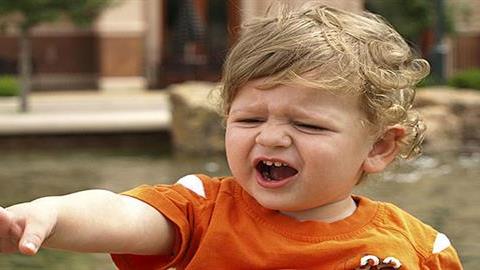 Πώς θα σταματήσω την επιθετική συμπεριφορά του γιου μου απέναντί μου;