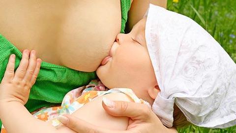 Τα πλεονεκτήματα του θηλασμού για τη μαμά και το παιδί