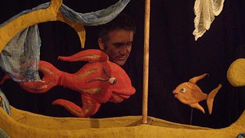 Κερδίστε προσκλήσεις για την παράσταση «Ιππόκαμποι, πειρατές, βαρκάδες, φεγγαρόλουστες γλυκόξινες καντάδες…» από το Κουκλοθέατρο «Χαρχούτ» στις 2/11 στο Εργαστήρι Μαιρηβή