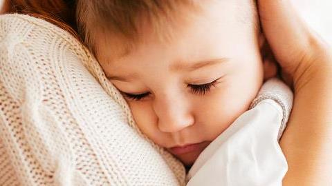 Δεν περίμενα να νιώσω έτοιμη για να κάνω παιδί και γι’ αυτό είμαι η πιο ευτυχισμένη μαμά στον κόσμο