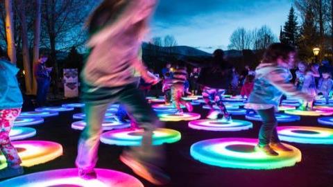 Πάρκο Σταύρος Νιάρχος: Εντυπωσιακές φωτεινές εγκαταστάσεις με ελεύθερη είσοδο