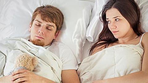 6 σημάδια ότι ο σύντροφός σας είναι ένα μεγάλο παιδί