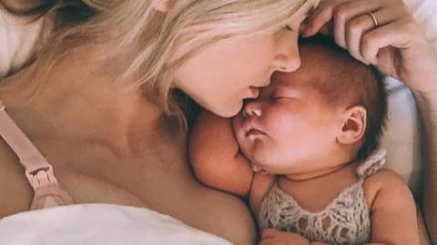 «Κοιμηθείτε αγκαλιά με τα παιδιά σας, δεν υπάρχει τίποτε ομορφότερο στον κόσμο!»