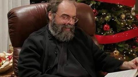 Πατέρας Κονάνος: «Εσύ η μαμά, είσαι πρόσωπο ιερό»