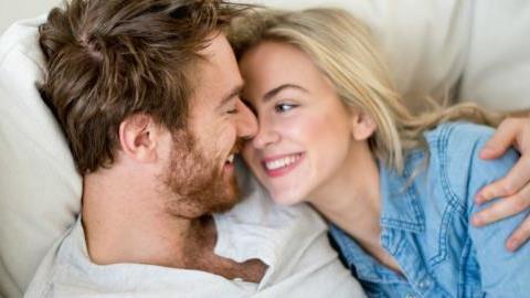 Ταιριάζετε με τον σύντροφό σας; Τα άστρα έχουν την απάντηση...