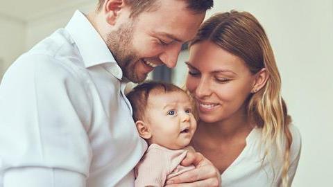 «Η στιγμή που ένιωσα ότι θέλω να κάνω παιδιά μαζί του»: 6 γυναίκες εξομολογούνται