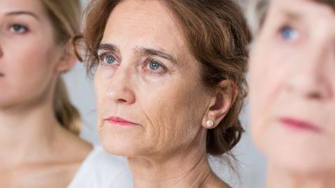 Γενιά-σάντουιτς: φροντίζοντας τους υπερήλικους γονείς και τα ενήλικα παιδιά μας