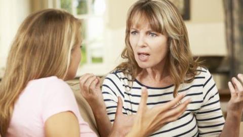 Μαμάδες στην εμμηνόπαυση, κόρες στην εφηβεία