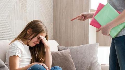 Oι 3 συνήθειες που με βοήθησαν να μην θυμώνω και να μην φωνάζω στην κόρη μου