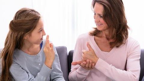 «Οι γονείς μου είναι κωφοί, αλλά με άκουγαν πάντα με την καρδιά τους»