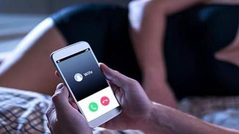 7 σημάδια που δείχνουν ότι ο σύντροφός σας έχει κάποιο ένοχο μυστικό