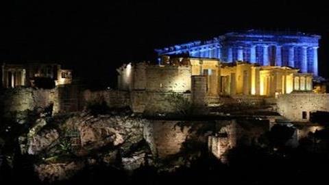 Η Ακρόπολη φωταγωγείται για να μας θυμίσει πως τα παιδιά είναι ο μεγαλύτερος θησαυρός μας