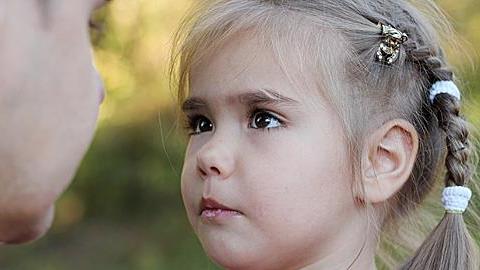 «Δεν χρειάζεται να φωνάζουμε στα παιδιά για να καταλάβουν το λάθος τους»