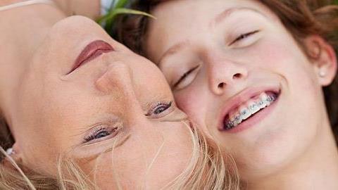 5 αλήθειες που πρέπει να ακούσει κάθε έφηβο κορίτσι από την μαμά του