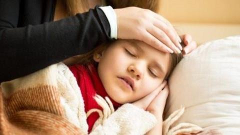 Επιτροπή Λοιμώξεων «Αγίας Σοφίας»: Πότε η γρίπη είναι επικίνδυνη και πρέπει να κάνουμε το test