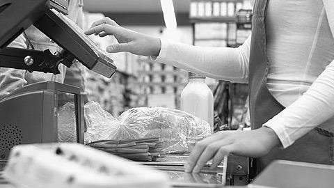 Μαθήματα ανθρωπιάς από ένα νέο κορίτσι στο σουπερμάρκετ