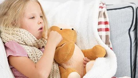 Τα γιατροσόφια της γιαγιάς που ανακουφίζουν άμεσα τον παιδικό βήχα