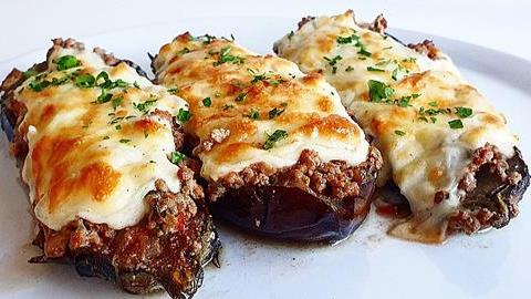 Πώς να φτιάξετε πεντανόστιμες μελιτζάνες παπουτσάκια με μπεσαμέλ