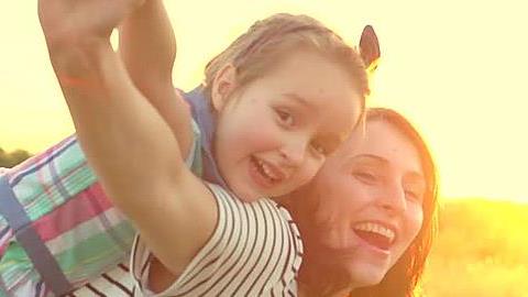 «Εκείνη η κάτι σαν μαμά, που λέγεται θεία!»