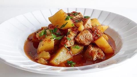 Πεντανόστιμο χοιρινό με πατάτες γιαχνί