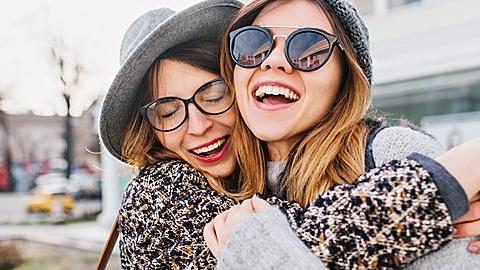 Κολλητή θα πει να είναι πάντα εκεί, δίπλα σου σε όλα...