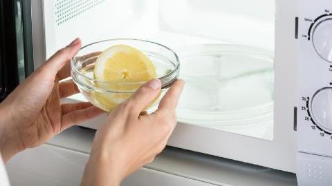 10 έξυπνα κόλπα για πιο καθαρή κουζίνα, χωρίς υπολείμματα και οσμές