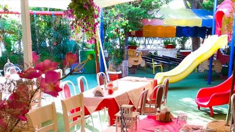 4 ταβέρνες με παιδότοπο για να τσικνίσετε σαν άρχοντες