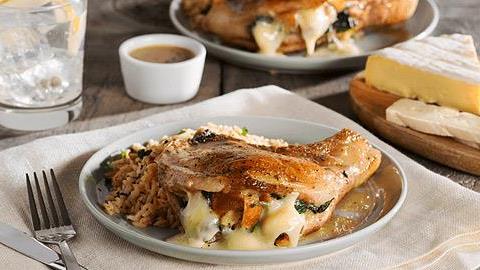 Γεμιστές χοιρινές μπριζόλες με γκούντα και μπέικον!