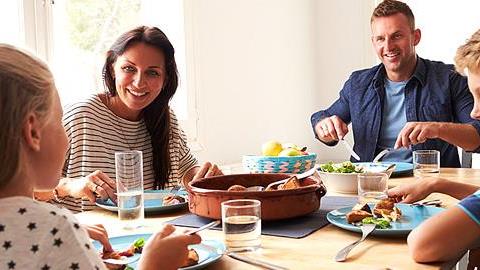Η ομορφιά του να τσικνίζεις στο σπίτι σου με ηρεμία και καλό φαγητό (και χωρίς στρίμωγμα και ακριβές τιμές!)