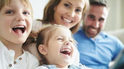 4 συνήθειες των γονιών που μεγαλώνουν επιτυχημένα παιδιά