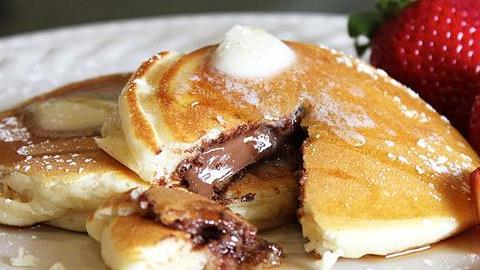 Συνταγές για παιδιά: γεμιστές τηγανίτες και γλυκές και αλμυρές!