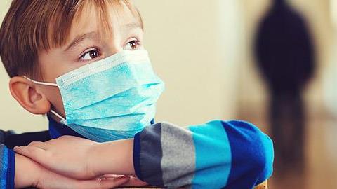Πώς να εξηγήσουμε στα παιδιά για τον κοροναϊό και να τους μάθουμε να προφυλάσσονται