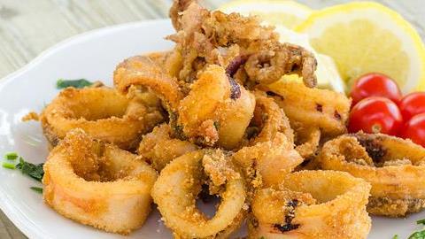 Συνταγές για παιδιά: όλα τα μυστικά για τραγανά τηγανητά καλαμαράκια!