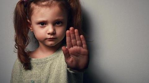 Πώς να μεγαλώσετε ένα παιδί που δεν φοβάται τους νταήδες