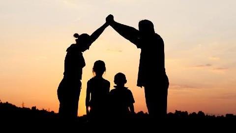 6 «κακές» συνήθειες που πρέπει να ξεφορτωθείτε για να γίνετε ακόμη καλύτεροι γονείς 