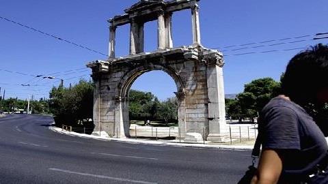 3 οι νεκροί δυστυχώς - από σήμερα η χώρα μπαίνει σε καραντίνα