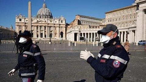 «Στην Ιταλία κρατάμε την ανάσα μας. Πεθαίνουμε. Και περιμένουμε...» 