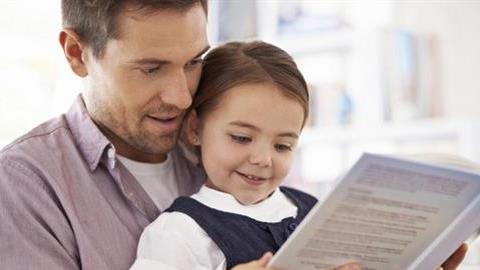 Ιταλός ποδοσφαιριστής διαβάζει παραμύθια για τα παιδιά που μένουν σπίτι και μας συγκινεί!