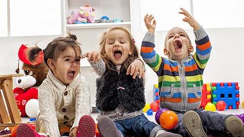 Κορονοϊός: Κάνει να πηγαίνουν τα παιδιά σε σπίτια φίλων τους;