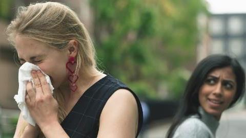 Πώς ξεχωρίζουμε τον κορονοϊό από την εποχική αλλεργία