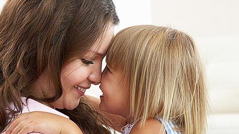 «Σημασία έχει ότι είμαστε υγιείς και ενωμένοι σαν μια γροθιά»: το μήνυμα μιας μαμάς σ’ όλους μας