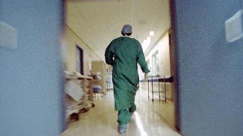 Γιατροί στην επαρχία: «Μην ταξιδεύετε, μείνετε σπίτι σας! Βοηθήστε μας να σας βοηθήσουμε!»