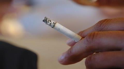Τσιγάρο: Ο πιο εύκολος τρόπος μετάδοσης του κορονoϊού