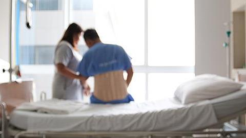 «Yπάρχουν ευπαθείς ομάδες που δεν έχουν περάσει τα 70... Δείξτε σεβασμό!»