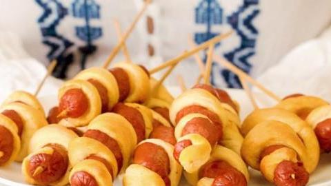 Συνταγές για παιδιά: πρωτότυπα καλαμάκια χοτ-ντογκ