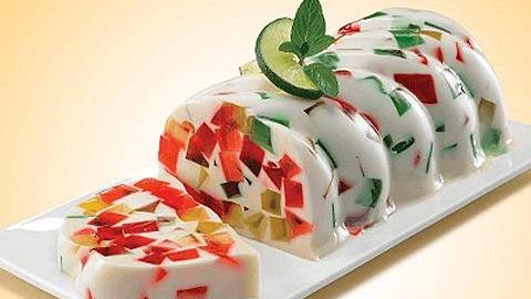 Το πιο τέλειο γλυκό ψυγείου: μωσαϊκό ζελέ με γιαούρτι!