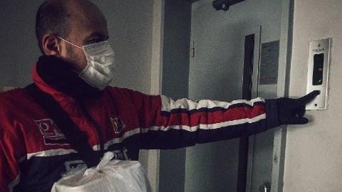 Πόσο σωστό (και ηθικό) είναι να παραγγέλνουμε διαδικτυακά αυτές τις μέρες