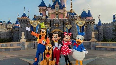 8 εικονικές βόλτες στις Ντίσνεϋλαντ όλου του κόσμου