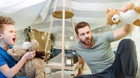 Πώς να φτιάξετε το καλύτερο φρούριο με μαξιλάρια και κουβέρτες για τα παιδιά